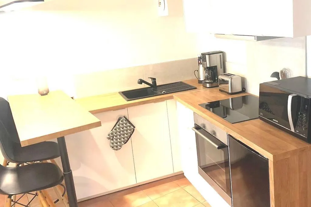 Apartment Studio Cosy Avec Deux Velos Coeur De Ville Hyeres France