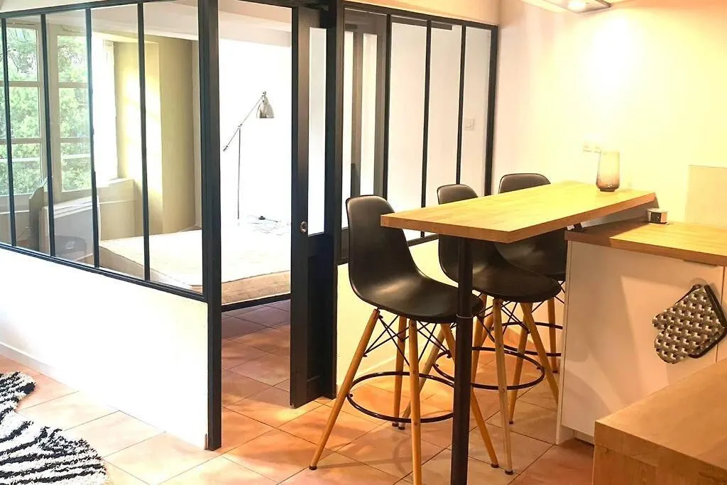 Studio Cosy Avec Deux Velos Coeur De Ville Hyeres Apartment