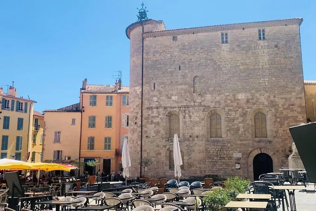 Apartment Studio Cosy Avec Deux Velos Coeur De Ville Hyeres France