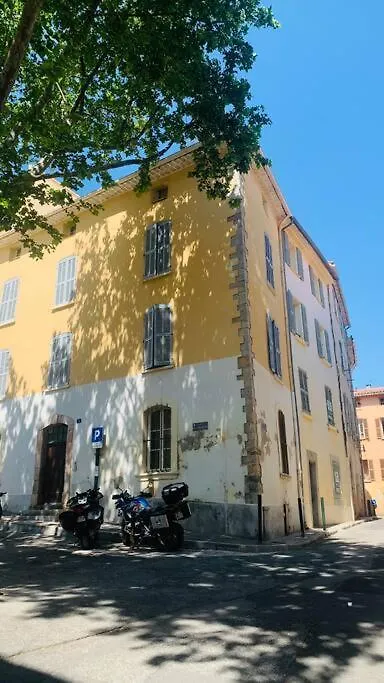 Apartment Studio Cosy Avec Deux Velos Coeur De Ville Hyeres