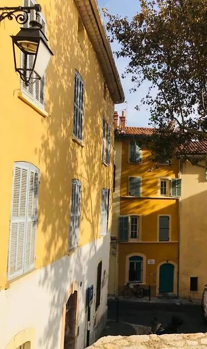 Studio Cosy Avec Deux Velos Coeur De Ville Hyeres Apartment