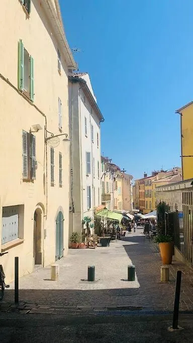 Studio Cosy Avec Deux Velos Coeur De Ville Hyeres Apartment